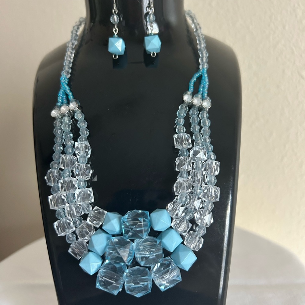 Elegant Blue and Silver Beaded Necklace Set